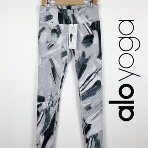 ALO Yoga NWT Airbrush Modernist Multi Leggings S